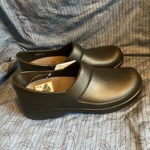 Crocs womens neira pro clog 2 size 11 new with tags